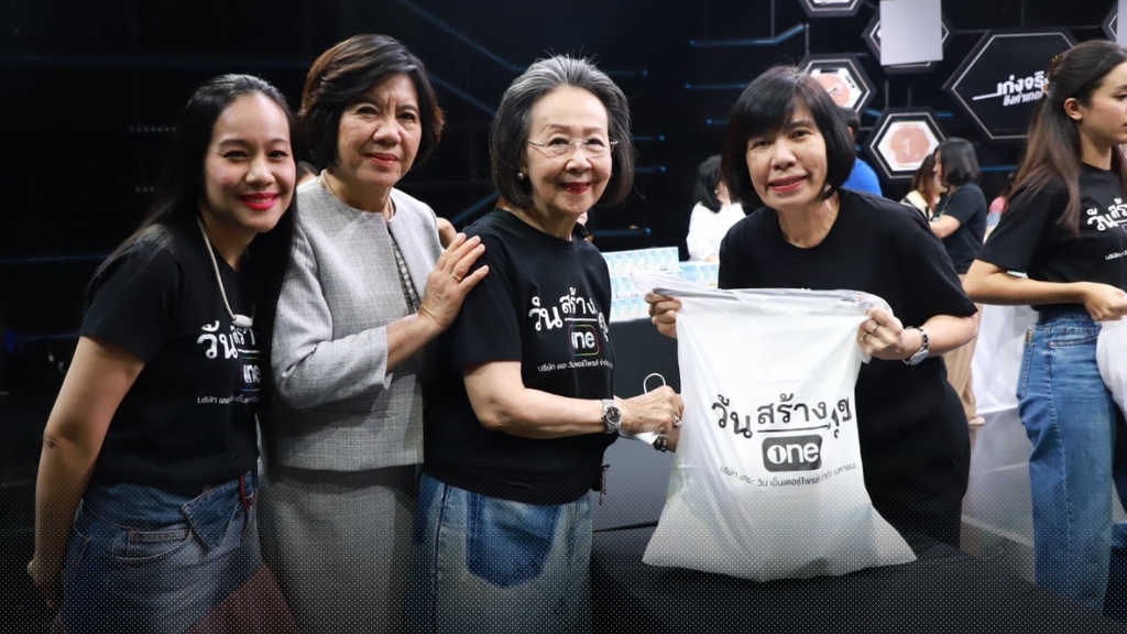 โครงการ ‘วันสร้างสุข’ รวมพลังศิลปิน-นักแสดงร่วมแพ็กถุงยังชีพ ส่งความช่วยเหลือไปยังผู้ประสบอุทกภัย