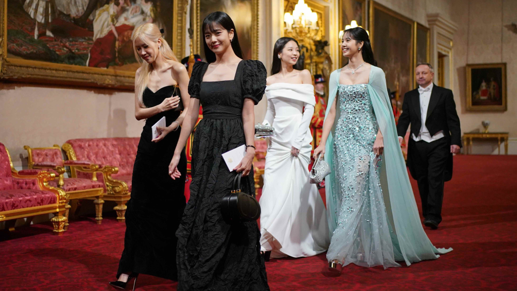 4 สาว BLACKPINK ได้รับคำชื่นชมจากพระเจ้าชาร์ลส์ที่ 3 ในงานเลี้ยงฉลองที่พระราชวังบักกิงแฮม