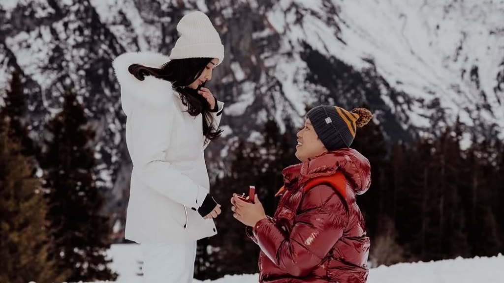 ฉลองรัก 13 ปี กระติ๊บ ชวัลกร เตรียมเป็นเจ้าสาว หลังถูกแฟนหนุ่มขอแต่งงานระหว่างทริปสวิตเซอร์แลนด์