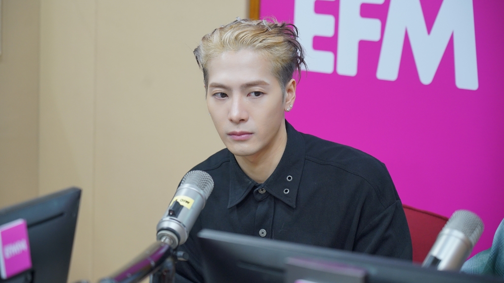 แจ็คสัน หวัง เล่าชีวิตศิลปินในวัย 30 ผ่านเพลง GBAD ที่ไม่ใช่แค่เสียงดนตรี แต่สะท้อนการเติบโตภายในใจ