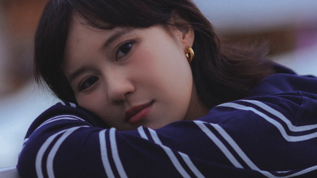 ‘ดีกว่าต้องลืมเธอไป (Wooden House)’ ซิงเกิลใหม่จาก เอิ๊ต ภัทรวี ความรู้สึกของผู้ที่เลือกกอดความเจ็บปวด เพื่อเก็บใครสักคนไว้ในความทรงจำ