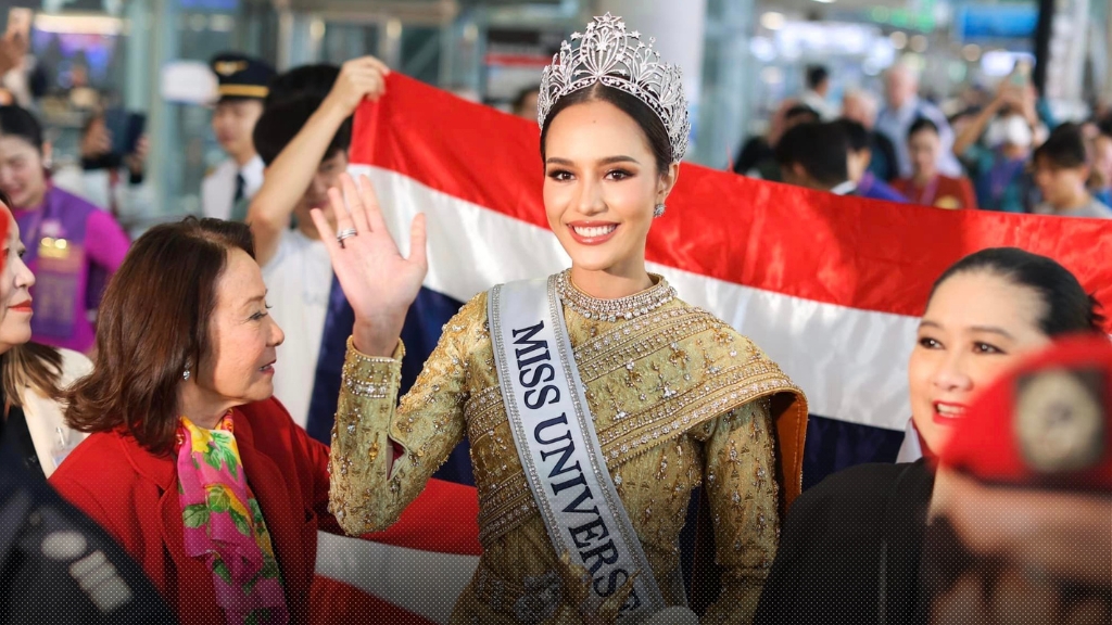 เก็บตกบรรยากาศแฟนนางงามต้อนรับ โอปอล สุชาตา กลับไทยพร้อมตำแหน่งรองอันดับ 3 นางงามจักรวาล