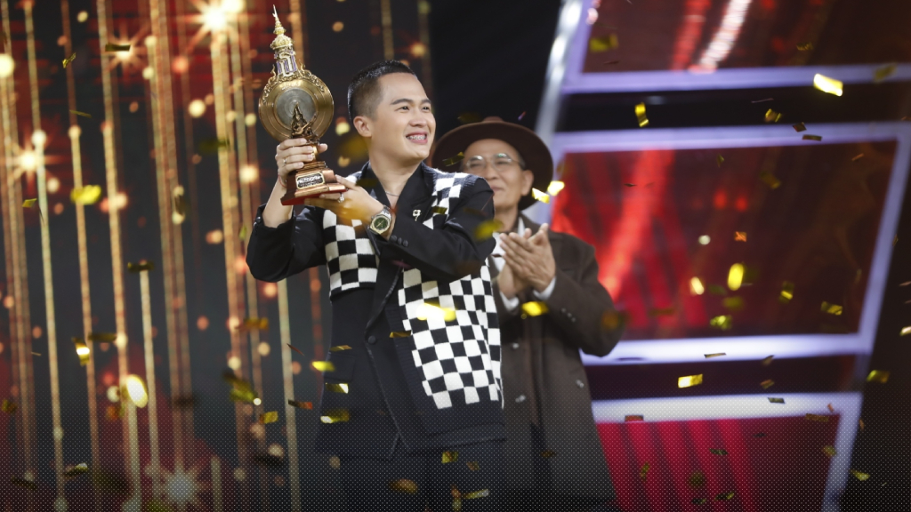 โก๊ะตุลย์ พันธนนท์ เป็นแชมป์คนใหม่จากรายการ ‘The Golden Song เวทีเพลงพราะ 6’ คว้าถ้วยพระราชทาน กรมสมเด็จพระเทพรัตนฯ