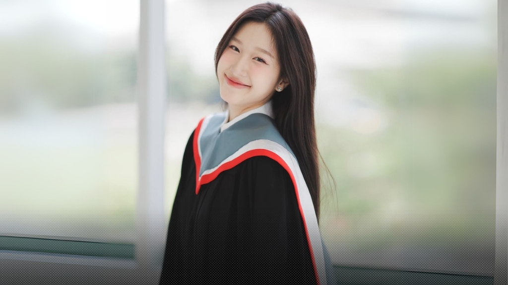 อะตอม VIIS ภูมิใจเรียนจบเป็นบัณฑิตป้ายแดงจากวิทยาลัยนวัตกรรมสื่อสารสังคม มศว