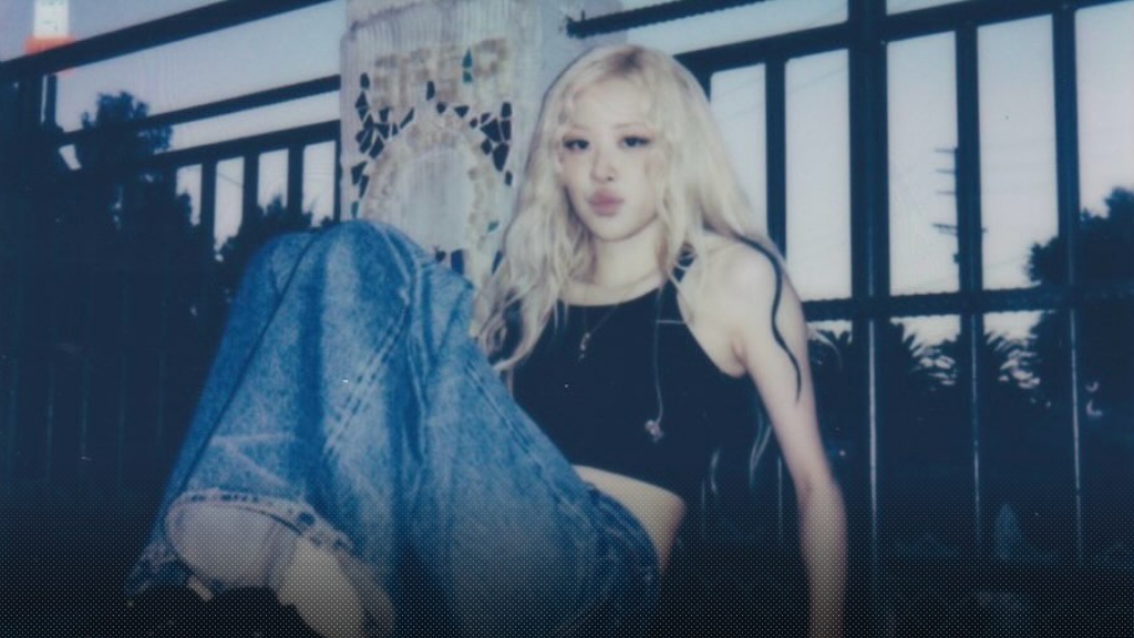 Rosé อัลบั้ม ‘rosie’ ที่เนื้อเพลงถูกเขียนจากประสบการณ์ชีวิตจริง และความเจ็บปวดที่เธอไม่เคยเล่ามาก่อน