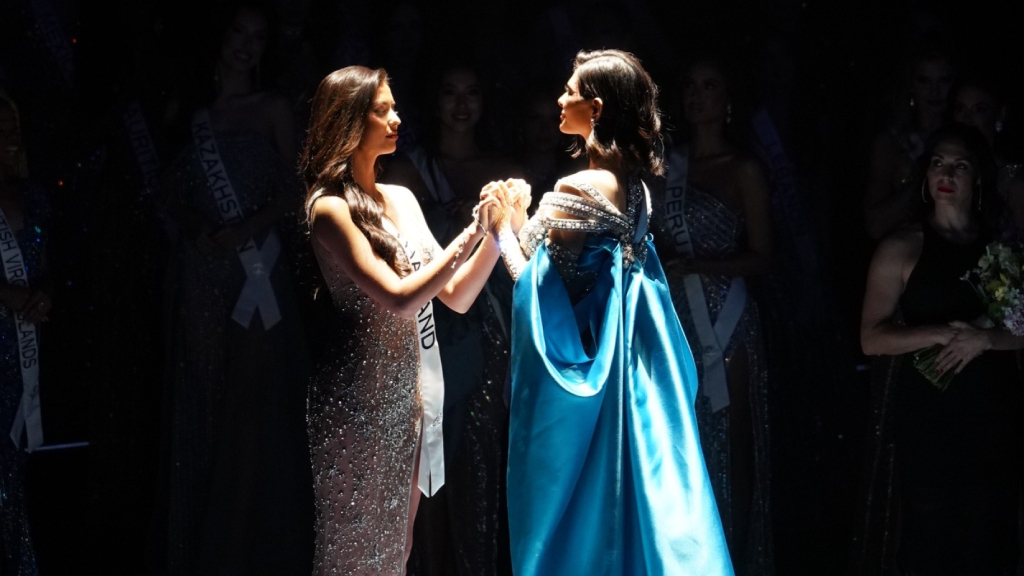 แอนโทเนีย ให้สัมภาษณ์ถึงโมเมนต์ขณะที่ยืนจับมือเป็น 2 คนสุดท้ายบนเวที Miss Universe 2023