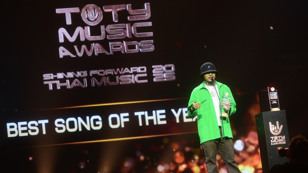 YOUNGOHM คว้า THE BEST SONG OF THE YEAR จากเพลง ‘ใจฉันตามเธอไป’ บนเวที TOTY MUSIC AWARDS 2025