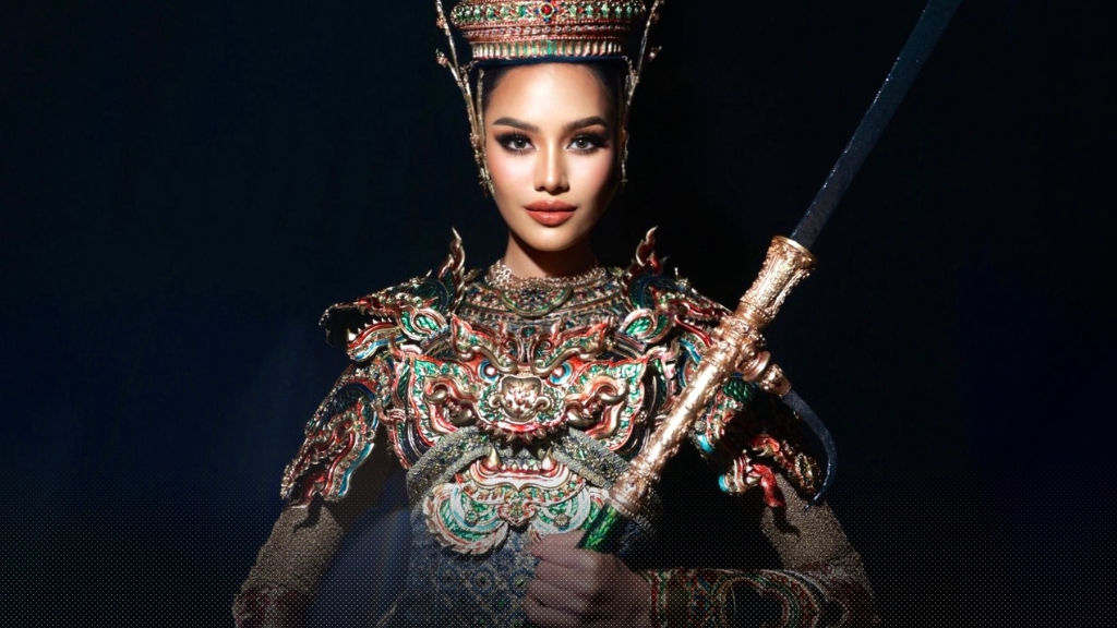 ‘สยามมานุสตรี’ เป็นชุดประจำชาติไทยที่ โอปอล สุชาตา จะสวมใส่บนเวที Miss Universe