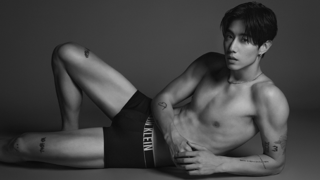 Mark Tuan เปิดปีใหม่แบบร้อนแรง! ด้วยการถ่ายแฟชั่นเซตสุดพิเศษให้กับแบรนด์ Calvin Klein