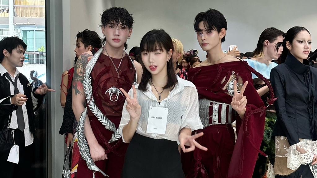 เชียร์ VIIS โชว์ฝีมือออกแบบแฟชั่น ชวน เน–กฤติน PERSES ถ่ายทอดคอนเซ็ปต์สุดเท่ที่ผสานงานคราฟต์ไทย