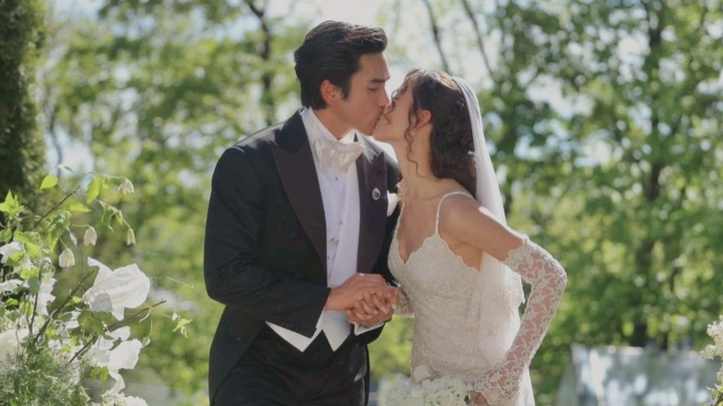 ณเดชน์-ญาญ่า จัดงานวิวาห์ ณ กรุงออสโล ประเทศนอร์เวย์ ในบรรยากาศสวนสวยที่ถูกตกแต่งด้วยดอกไม้งามราวเทพนิยาย