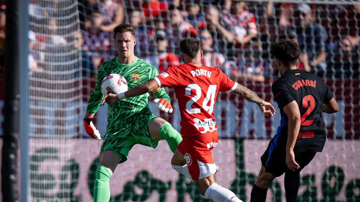 Ter Stegen Linked to Ajax Amidst Club's Underperformance and Barcelona Exit