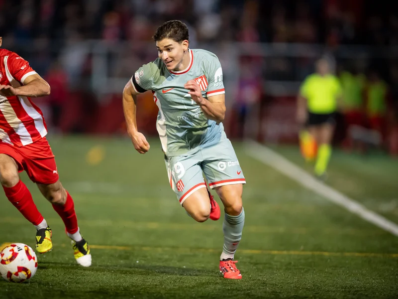 Alvarez Transfer Saga Intensifies as Man Utd Challenge Arsenal for Star