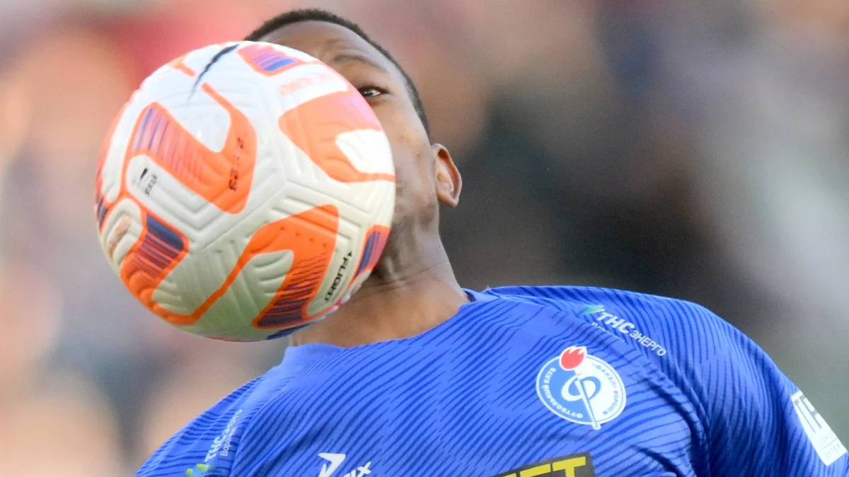 Kaizer Chiefs Navigate Transfer Window Amidst Key Player Developments