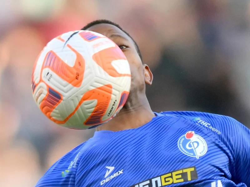 Kaizer Chiefs Navigate Transfer Window Amidst Key Player Developments
