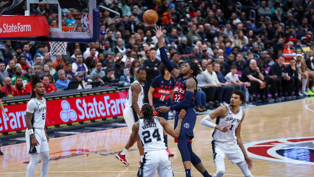 Spurs Strike Style Note Before Playoff Return