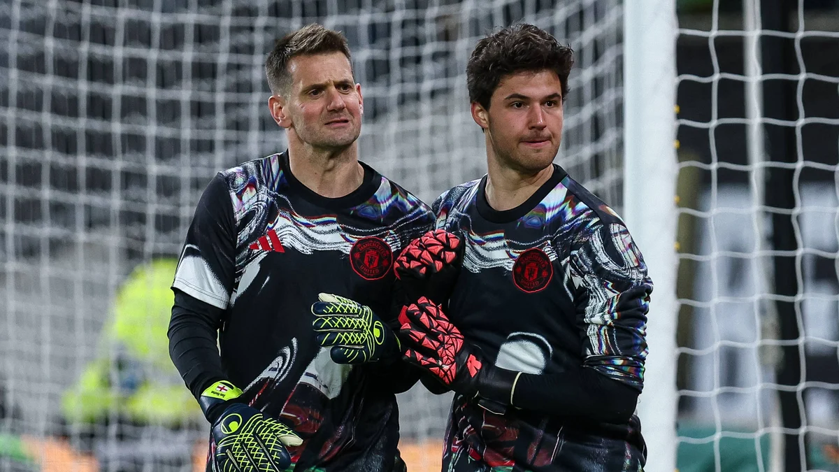 Heaton, 40, Extends Manchester United Deal Ahead of Champions League Return