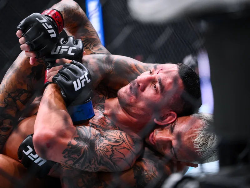 Holloway Urges McGregor to Appear at UFC 329 Amidst Verbal Exchanges