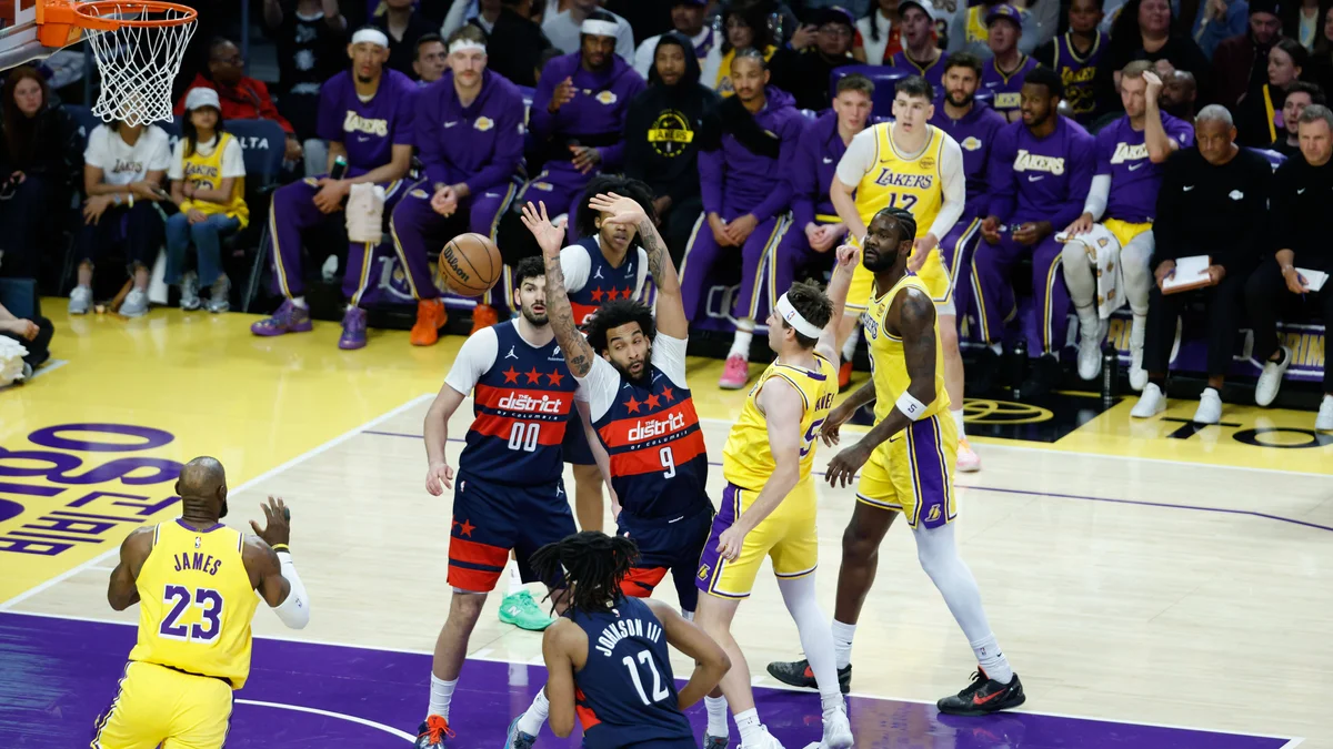 Reaves Questionable for Lakers' Game 4 Push vs Rockets