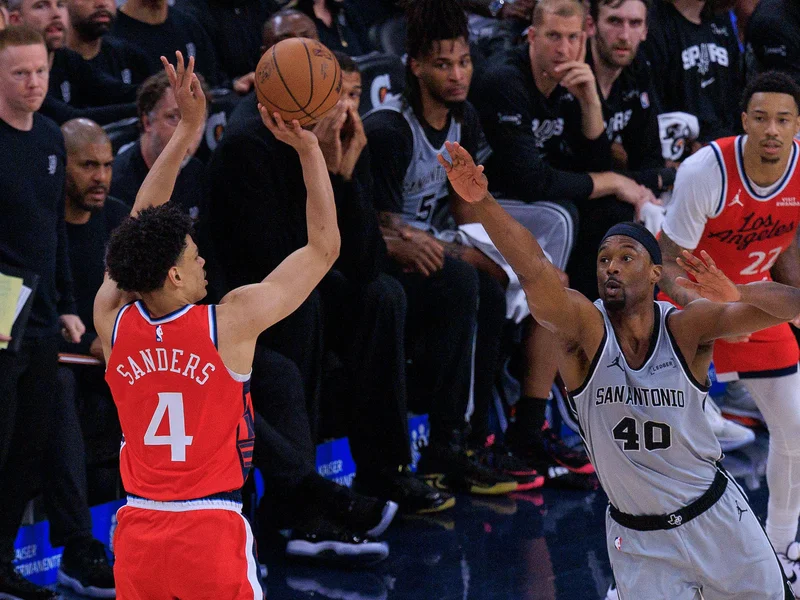 Barnes, Kornet lose track of championship rings as Spurs chase history