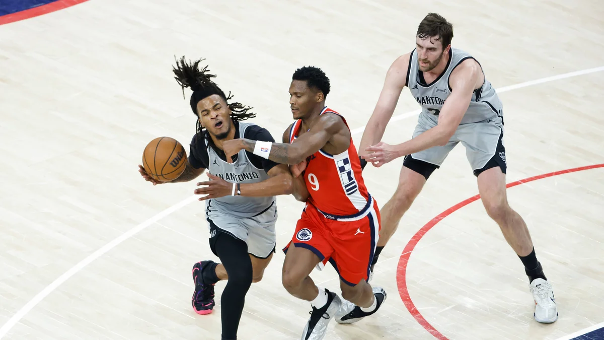 Stephon Castle Suffers Left Hand Injury During Spurs Playoff Game