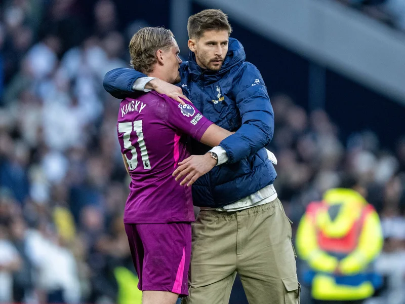 Tottenham Secures Long-Term Future with Goalkeeper Antonin Kinsky Contract