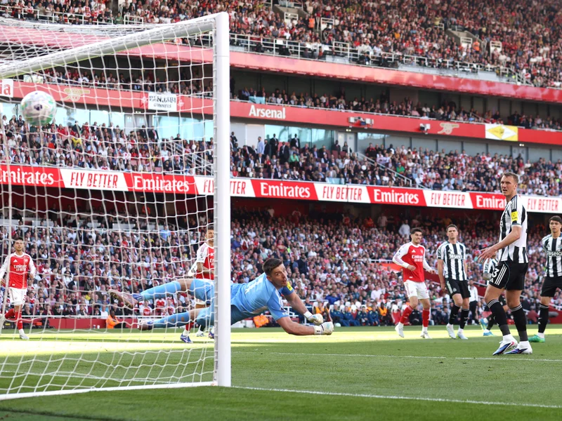 Arsenal Eyes Tonali Amid Man Utd Interest, Swap Deal with Trossard Emerges
