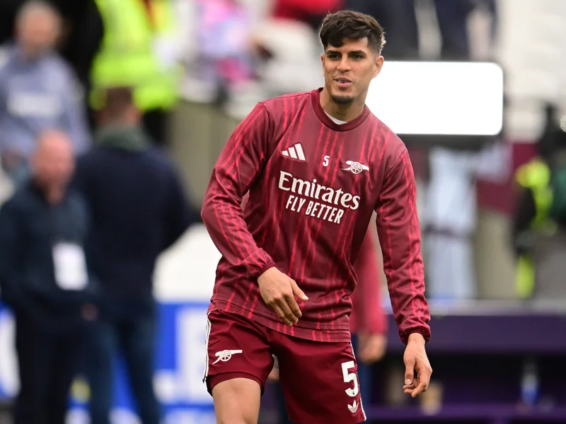 Arsenal Secures Hincapie Permanently in £35M Deal After Stellar Loan Spell