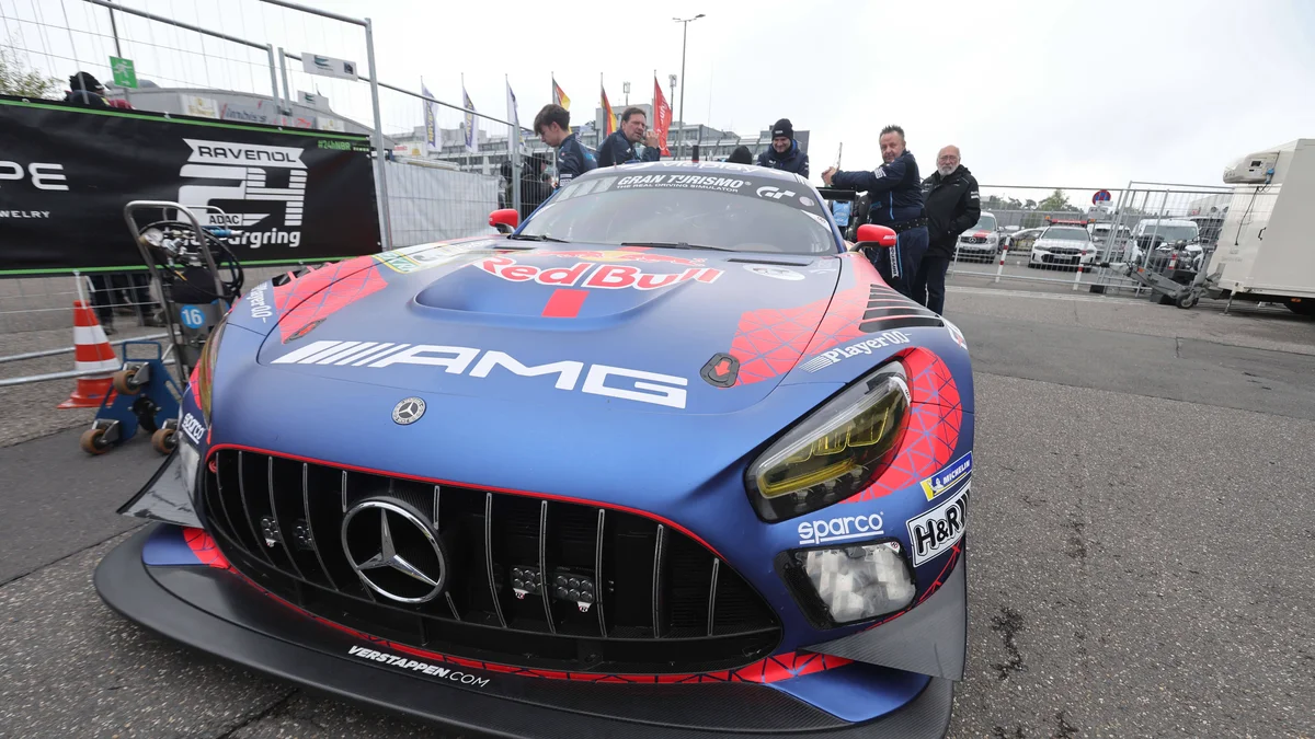 Verstappen Pursues Nürburgring 24 Hours Victory, Echoing Lauda's Feat
