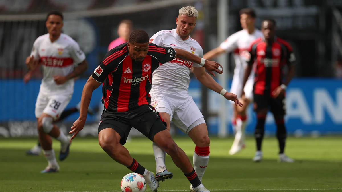 Aurele Amenda, wearing number 5 for Eintracht Frankfurt, battles for the ball against Ermedin Demirovic.