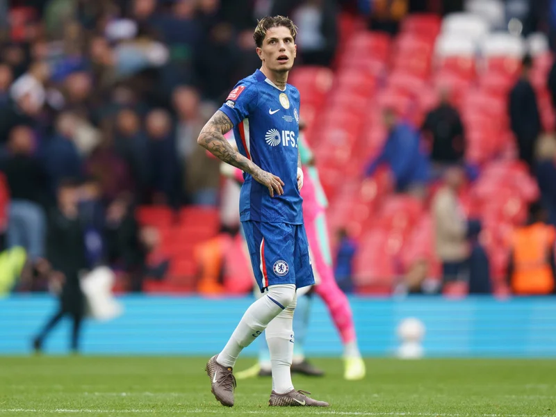 Roma Pursues Premier League Wingers Garnacho and Summerville in Transfer Push