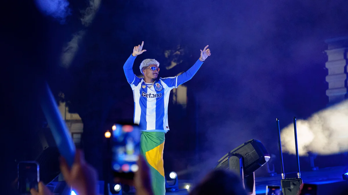 Manchester United Pursue £70m Brazilian Attackers for Champions League Push