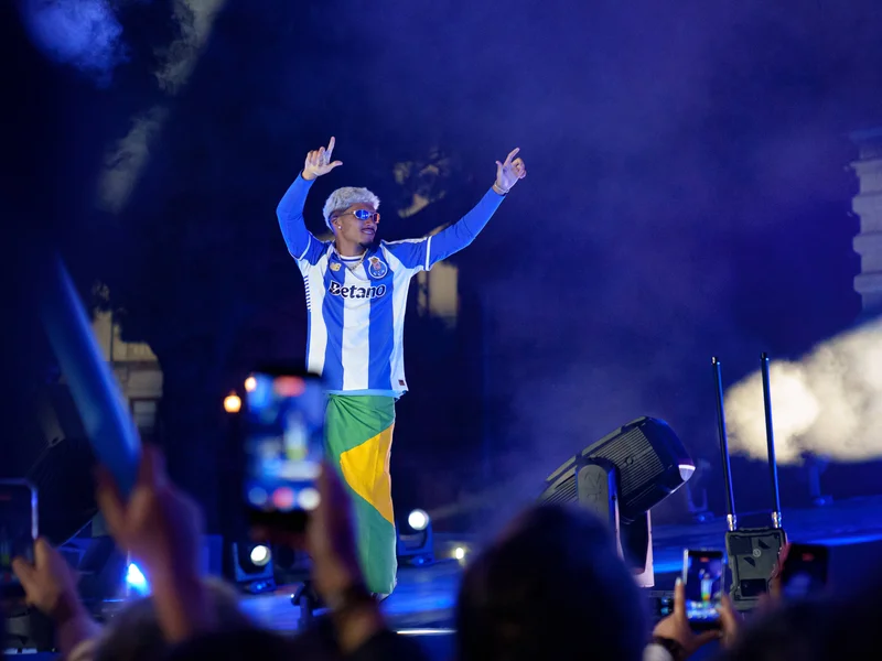 Manchester United Pursue £70m Brazilian Attackers for Champions League Push