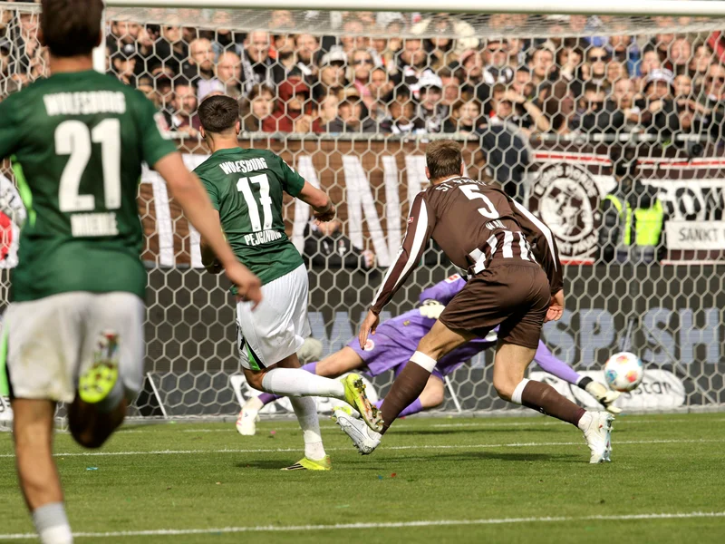 VfL Wolfsburg Bolsters Defense with Hauke Wahl Signing from St. Pauli
