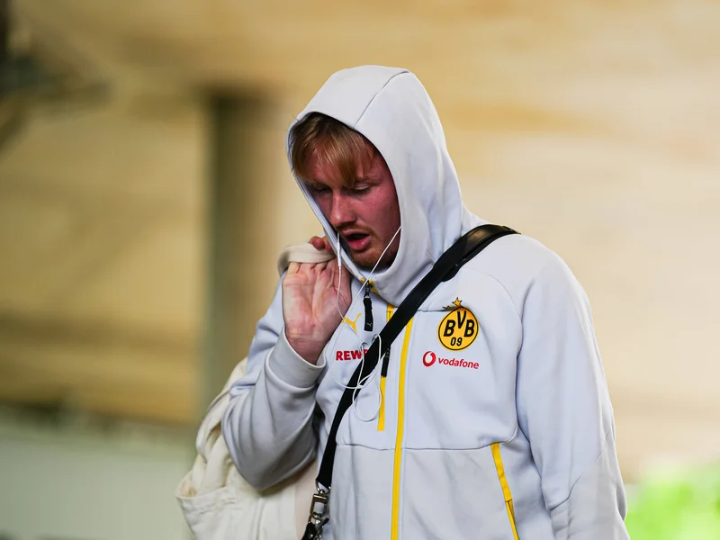 Leeds' Brandt Pursuit Hits Snag as Champions League Rivals Emerge