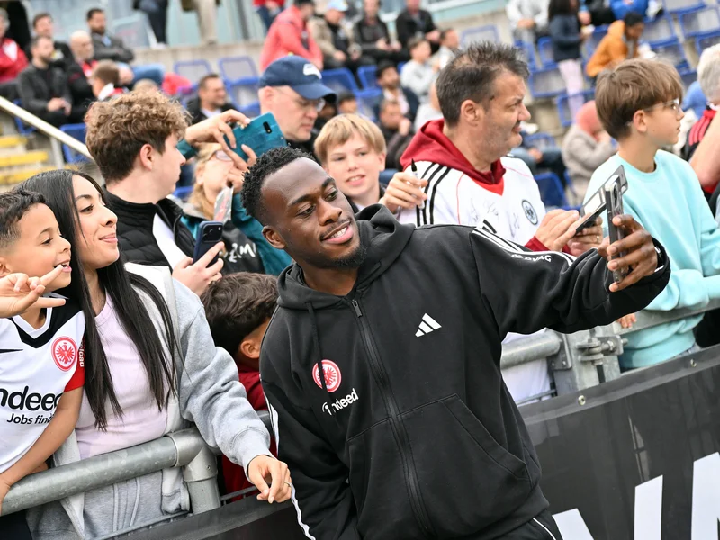 Frankfurt push for Kalimuendo deal as Forest hold firm on valuation