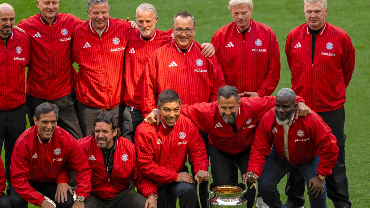 Elber and Kuffour lead 2001 champions in nostalgic Bayern tribute