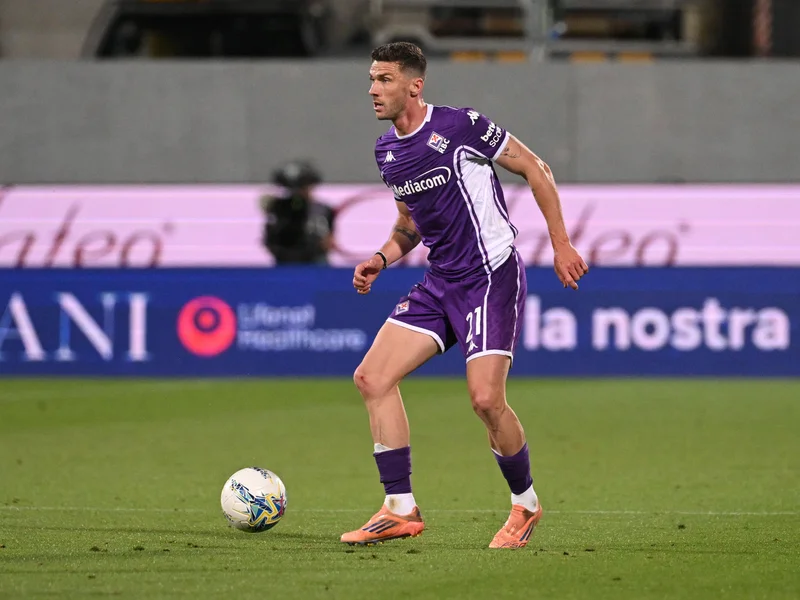 Schalke 04 Targets Bundesliga Return with Gosens and Lindstrøm Signings
