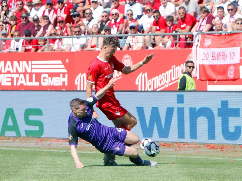 Düsseldorf Strengthen Attack with Eixler; Hannover Secure Swiss Goalkeeper Loretz