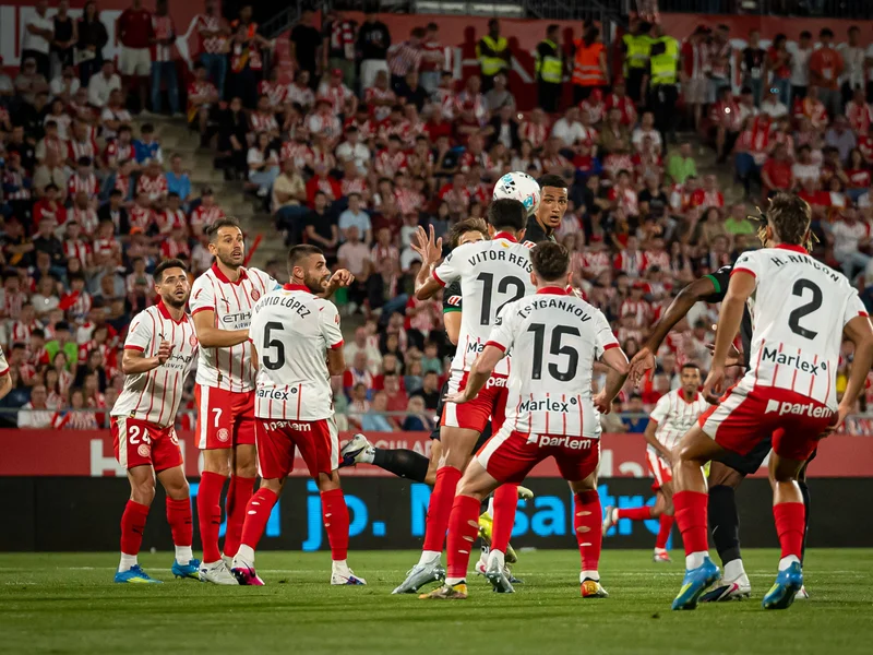 Vitor Reis Faces Homegrown Hurdle in Bid for Manchester City First Team Spot