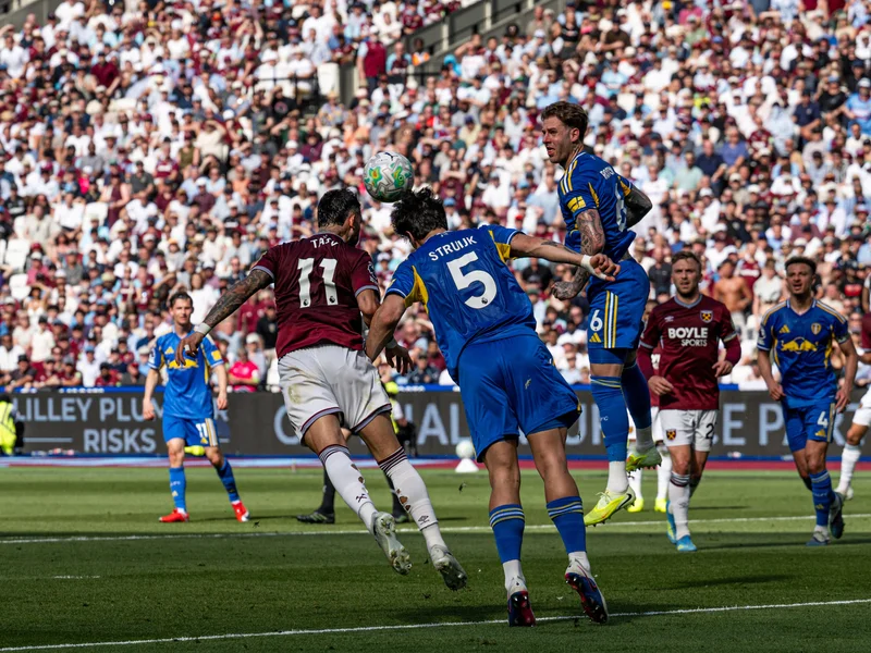 Brighton Secures Struijk for £20m, Gruda Departs for Leipzig