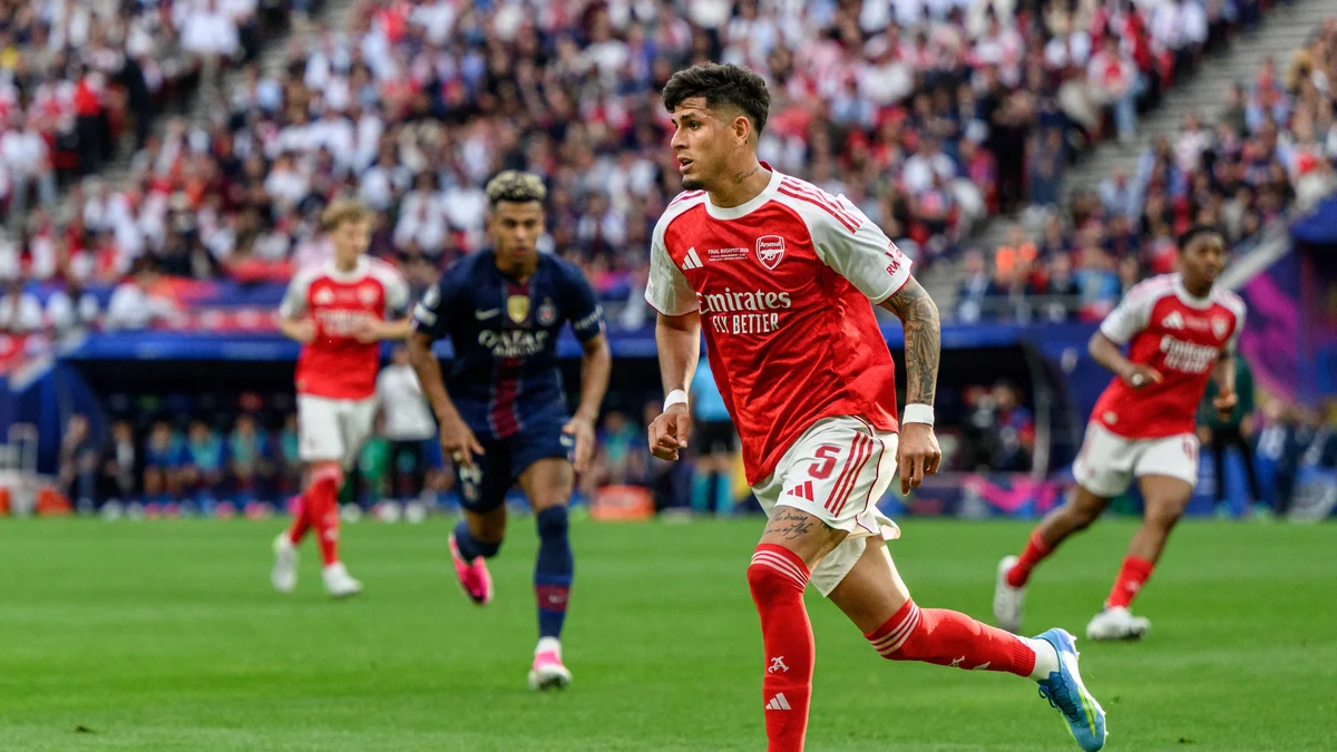 Arsenal Secure Hincapie Permanently for £34.5m After Title-Winning Season