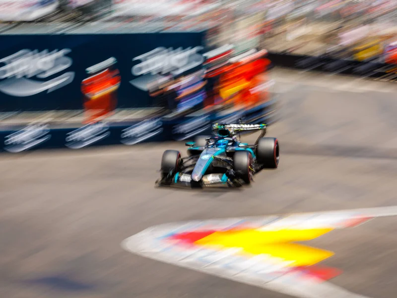Russell Struggles with New Mercedes Car, Cites Driving Style Mismatch