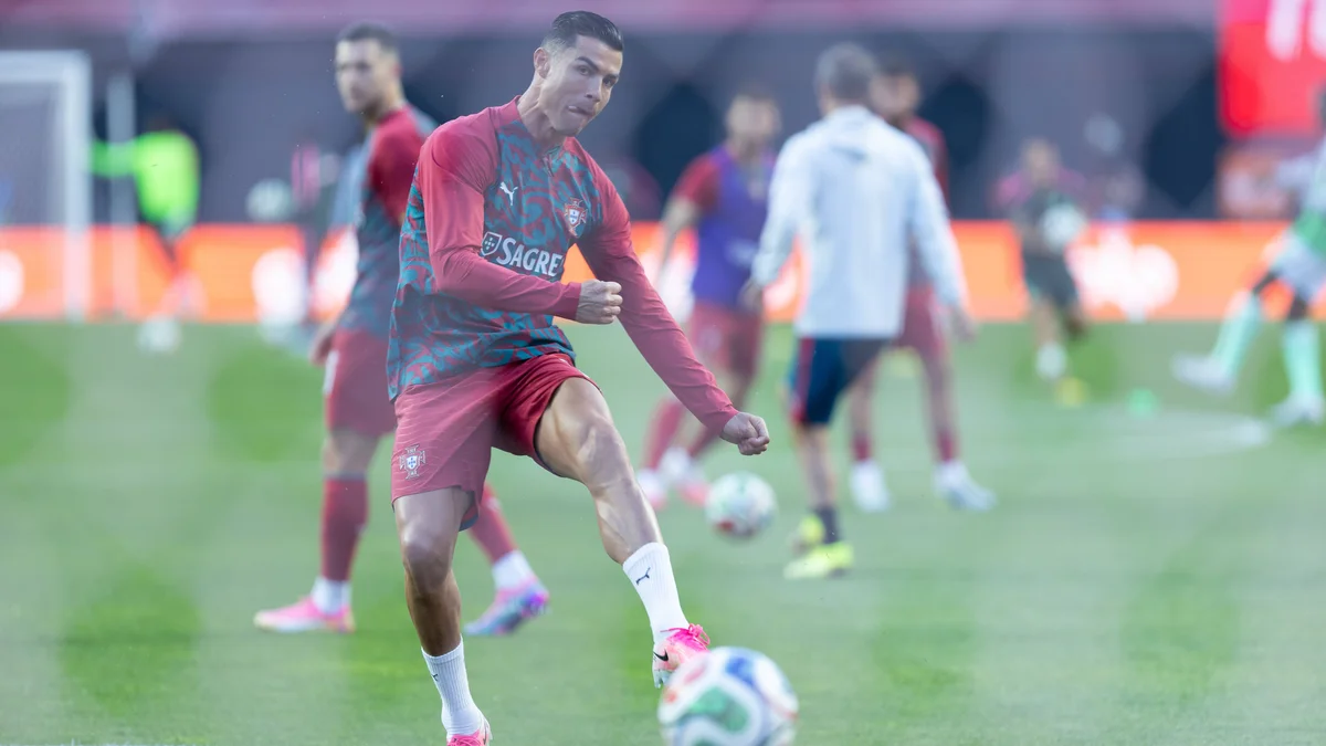 Postecoglou Eager to Integrate Ronaldo into Al-Nassr's New Season Plans