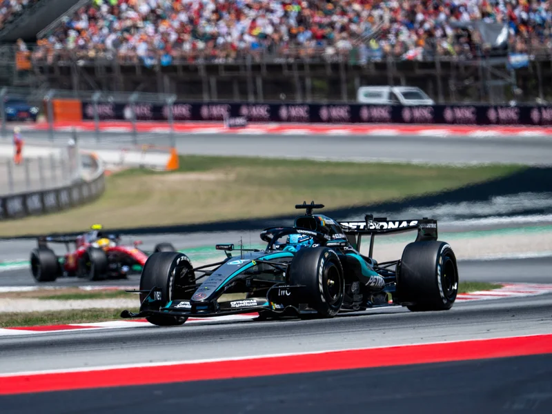Villeneuve urges Ferrari to back Hamilton as 2026 title push tightens