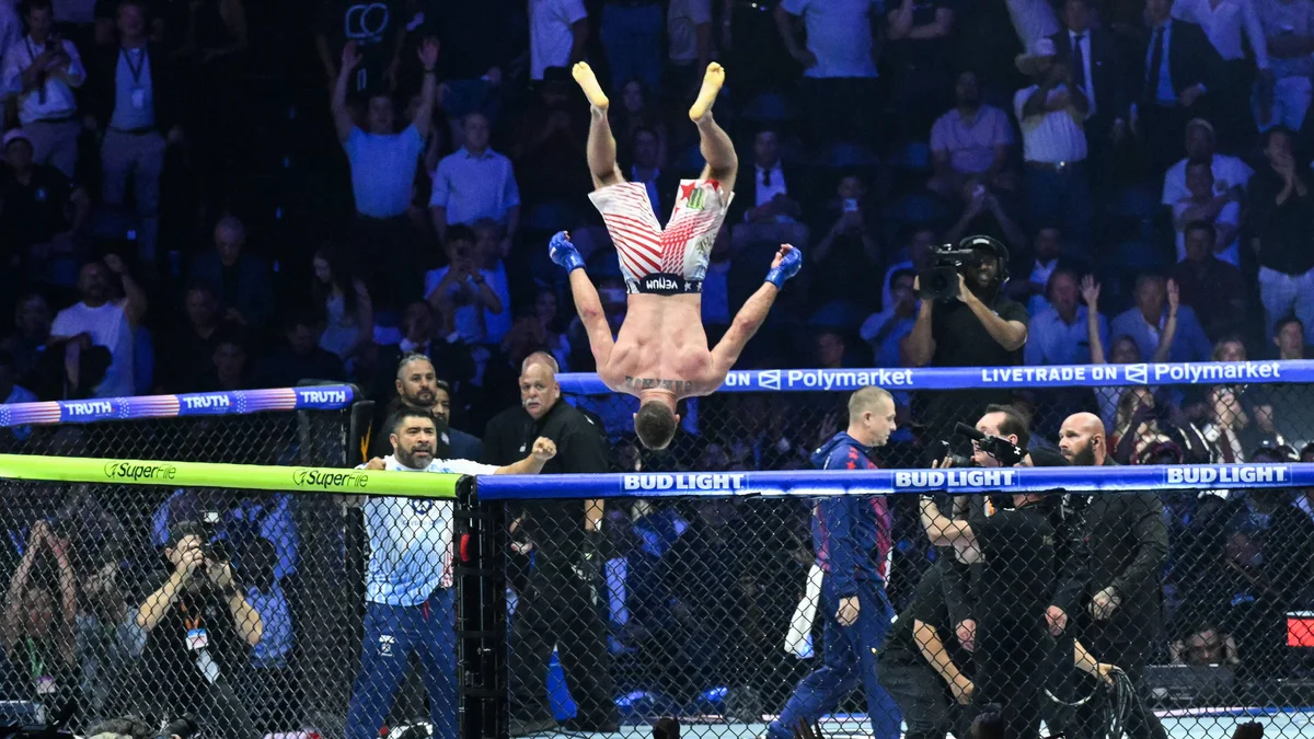 Gaethje hands Topuria first loss as corner intervenes after barrage