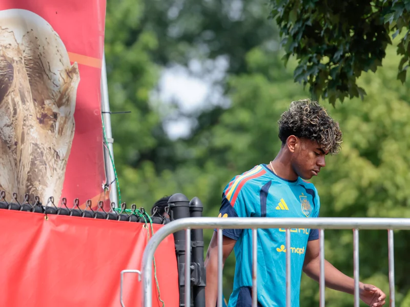 Cubarsí Rallies Spain for Crucial World Cup Clash Against Saudi Arabia