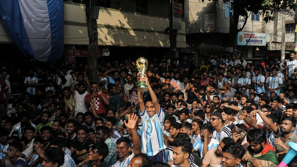 Messi's Hat-Trick Powers Argentina Past Algeria in World Cup Opener