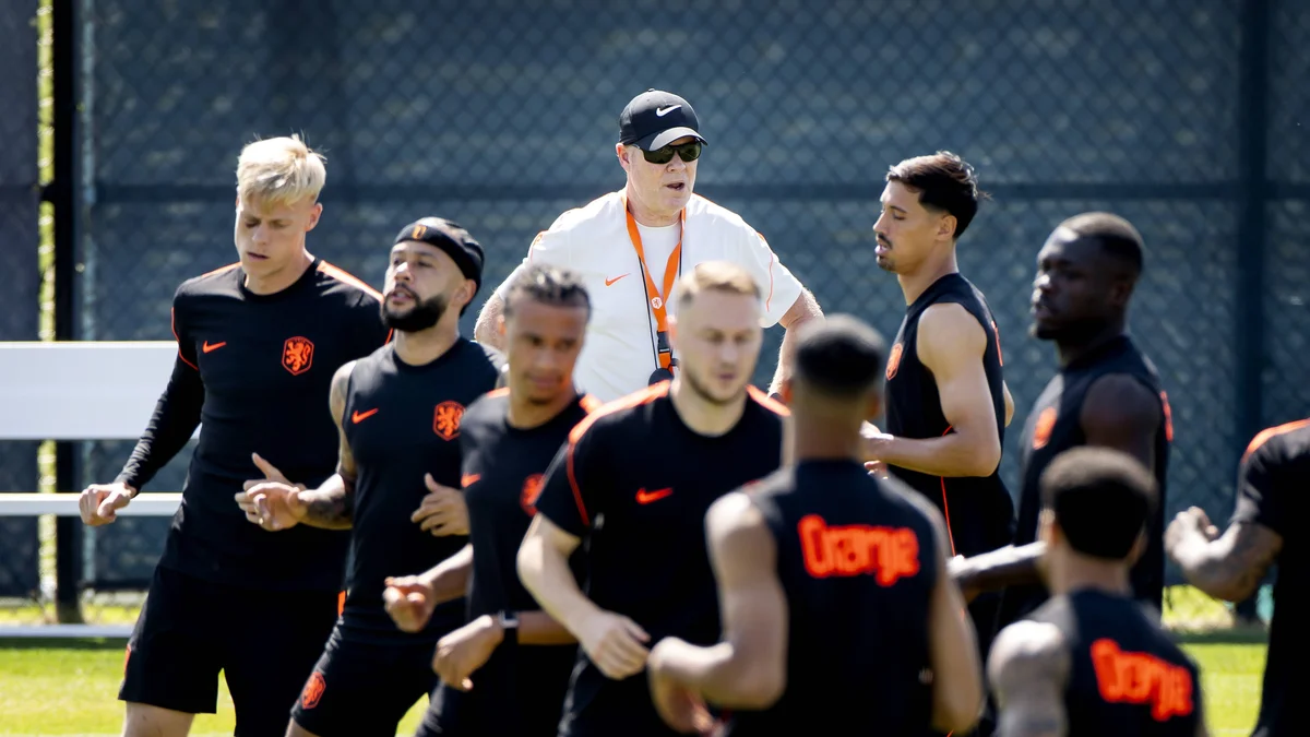 Koeman Navigates Oranje's Attacking Balance Ahead of Crucial Sweden Clash