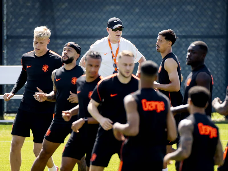 Koeman Navigates Oranje's Attacking Balance Ahead of Crucial Sweden Clash